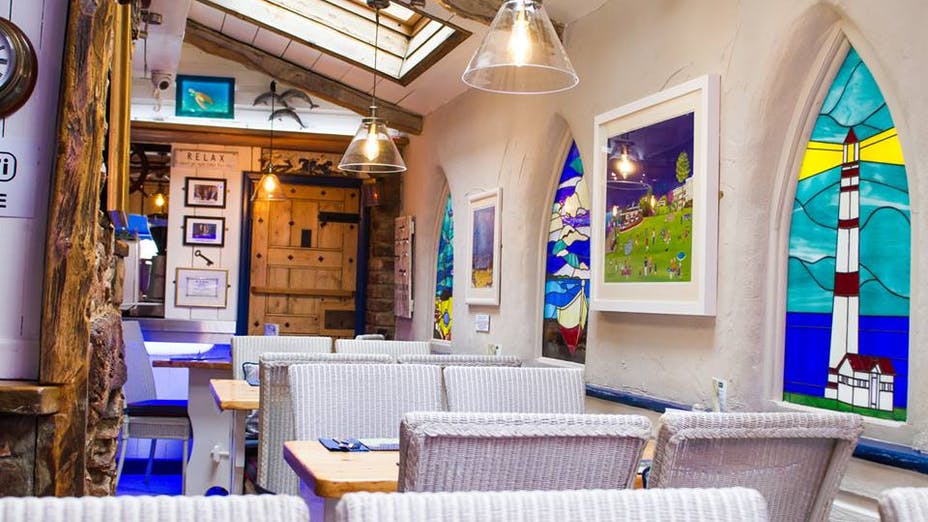 We enjoyed a fabulous #FishAndChips meal at Hanbury's Fish &amp; Chips #Restaurant in #Babbacombe this evening 😋 (Only 1.5 miles from us 😉)

"Been judged #SouthWest Fish &amp; Chip shop of the year 8 times" 👏

#EnglishRiviera 🌴 #Devon #UK #Food #Holiday #Travel #FoodBlogger #Love