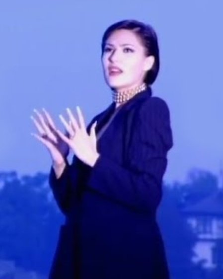 Lovemelyd's tweet photo. Redovno je hejtujem, ali ova frizura i njen seksipil, harizma... nemam reci🔥 #caosvima #ceca https://t.co/hCgkKYkLxR