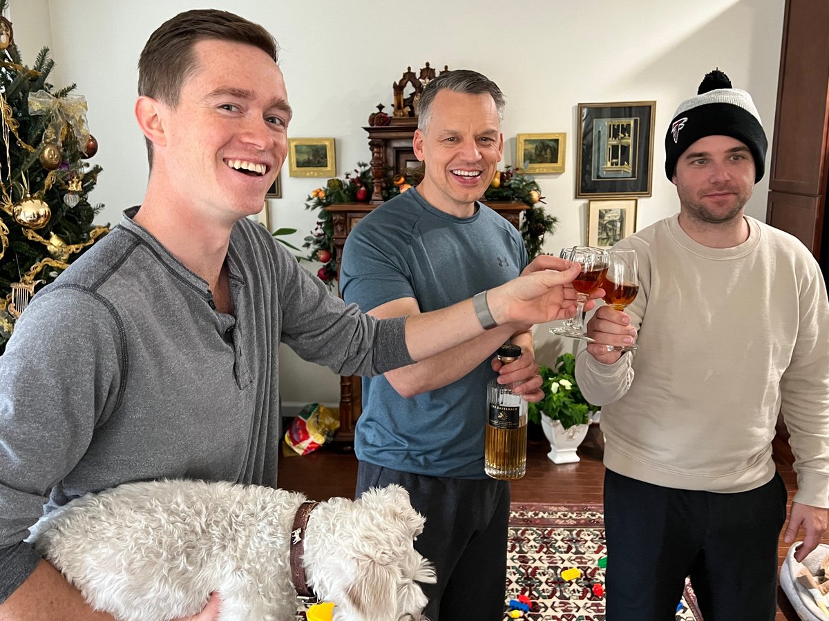 MrsKingAnge's tweet photo. .@SassenachSpirit to kick off the holiday season! So much to be thankful for esp. these gents and @SamHeughan for this delish whisky! Sláinte! 🥃❤️ #BobbyBurns #litsgiving https://t.co/QF0i25MxDV