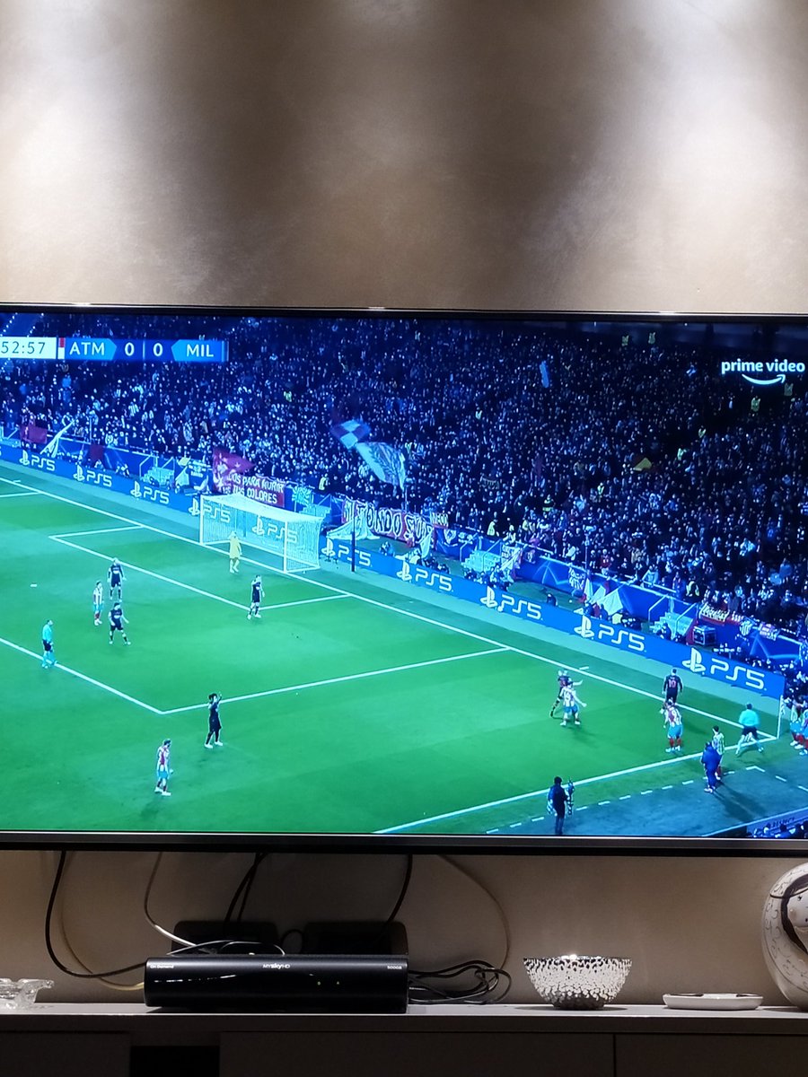 FBusnengo's tweet photo. La Champions su #PrimeVideo è tanta roba. Altissima qualità dell'immagine, opinionisti che hanno fatto la storia della nostra Serie A e @giulia_mizzoni, tra le migliori giornaliste sportive del momento! BRAVI BRAVI BRAVI!
#UCL #ChampionsLeague #ATMMIL #AmazonPrime https://t.co/dYu1nyHEoR