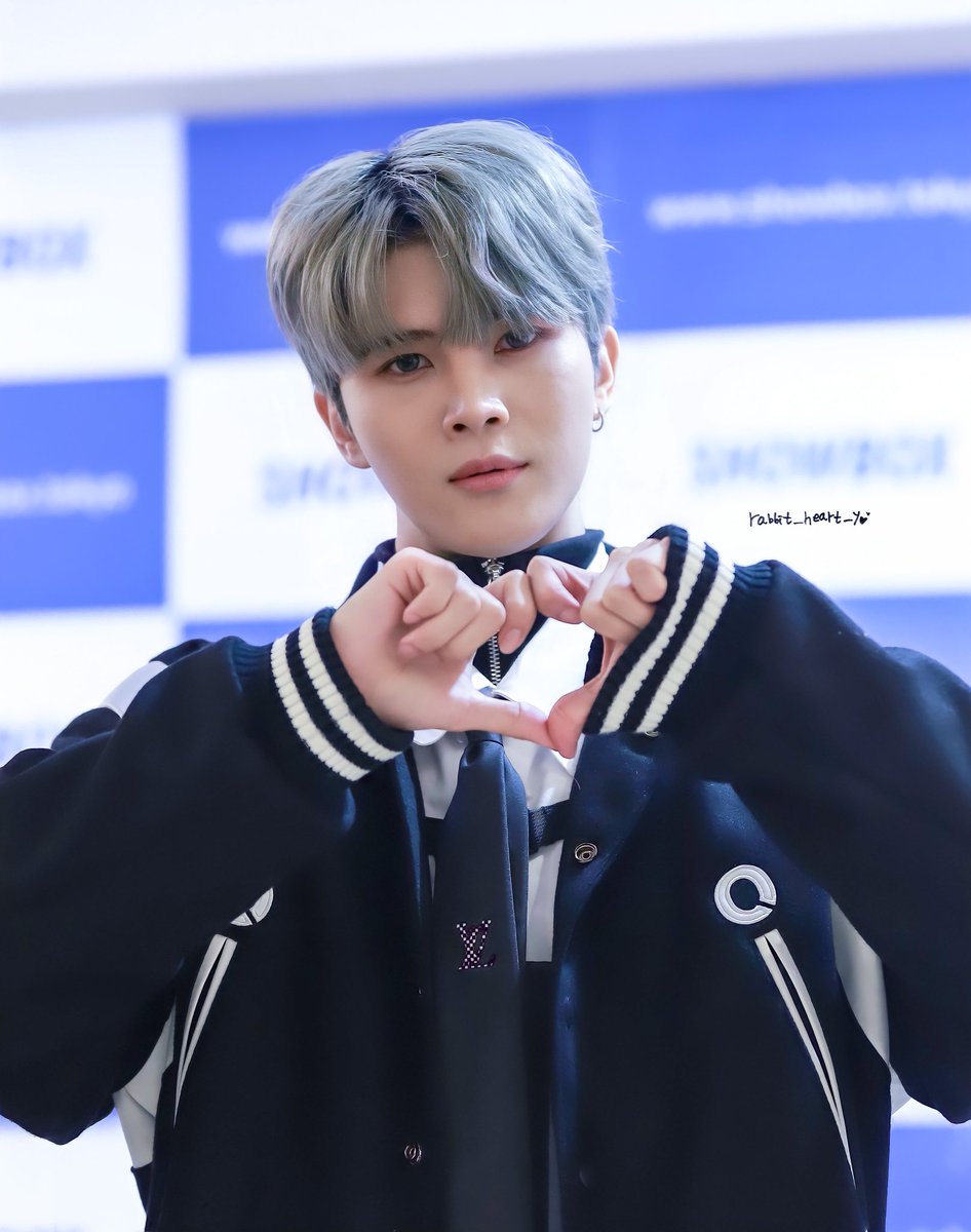 rabbit_heart_yu's tweet photo. #wanshin #완신
#maximum #맥시멈
#新大久保 #showbox
#phototime
211124
@MAXIMUM2020S https://t.co/p27q4kN9gd