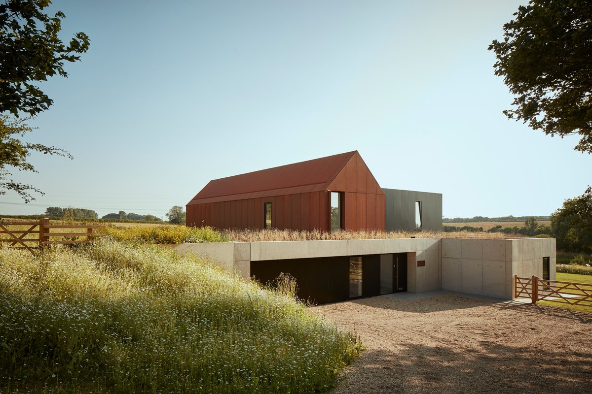 Jeez, how much does that building weigh?

#WoldsBarn #HouseOfTheYear