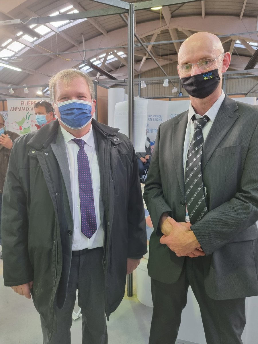 Caprinov's tweet photo. Retour en images sur la 1ere journée de @Caprinov inauguration #Capricup, délégation officielle, échanges sur les #EGALim , signature feuille de route 🐐 NéoTerra... @J_Denormandie @Prefet79 @FNSEA @JeunesAgri @reussir @Agri79Info https://t.co/fg04Yqw0dQ