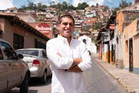 VzlaWatcher's tweet photo. Alejandro moncada concejal de la MUD: lo investigan de una por hostigamiento y acoso a las mujeres /J.V.R Avalos emite comentario supermachista en el instituto de la mujer y no le dicen nada por ser del psuv, 
y entonces?...🤷‍♂️🙄
.
Barinas, Luis Lippa Tulum María Corina Machado https://t.co/zolziMUEwm