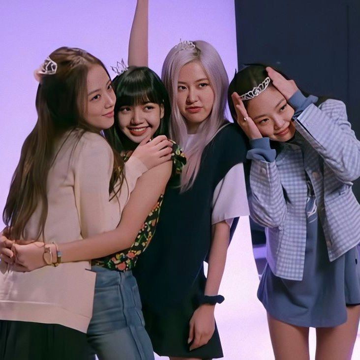 auwstrian_m's tweet photo. blackpink diamond es tan fantastic, tienen a Jennie perfect, Lisa unique y pretty, también Rosé fabulous y Jisoo fairy <3 #LisaDiamond #LisaSuperior #LisaSweet #LisaSmile https://t.co/1QnaV7c4w2