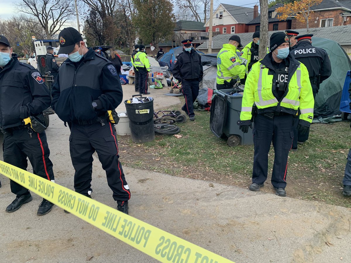 WillAllen2727's tweet photo. Massive police presence at an encampment eviction at JC Beemer Park. This resident is currently being forcibly displaced their home though they wish to stay. Hamiltonians - if you can, please come bear witness to this injustice. Food, blankets, and other material aid are welcomed https://t.co/FZHLKyorhl