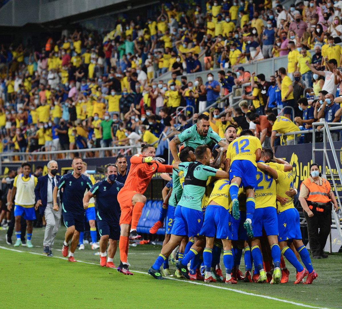 Cadiz_CF's tweet photo. 💛💙 https://t.co/bY0AZFdKxy