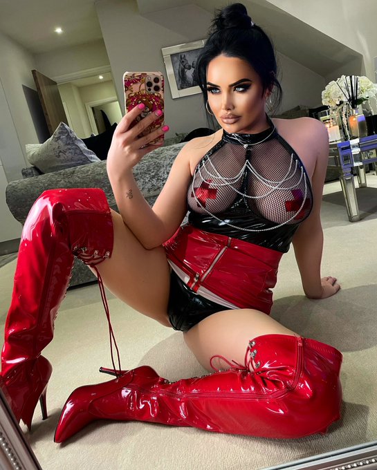 Don&rsquo;t look at the caption, look at me. ❤️&zwj;🔥 https://t.co/k38drJ6Ycv<a href="/tag/rt"class="tags"><span>#rt</span></a>