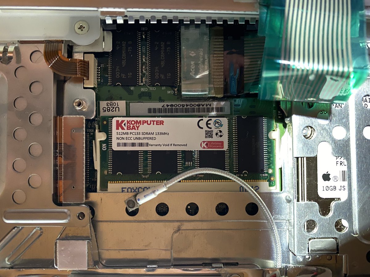 bjornbergstroem's tweet photo. Upgraded my #iBook #G3 with a 512MB memory stick. Had two 512 sticks , both PC133/144 pin SDRAM, which, in theory should be  backwards compatible and work nicely with the built in PC100 memory, but with the first stick I got a compability issue error, but the second stick worked! https://t.co/fhQqueilz0