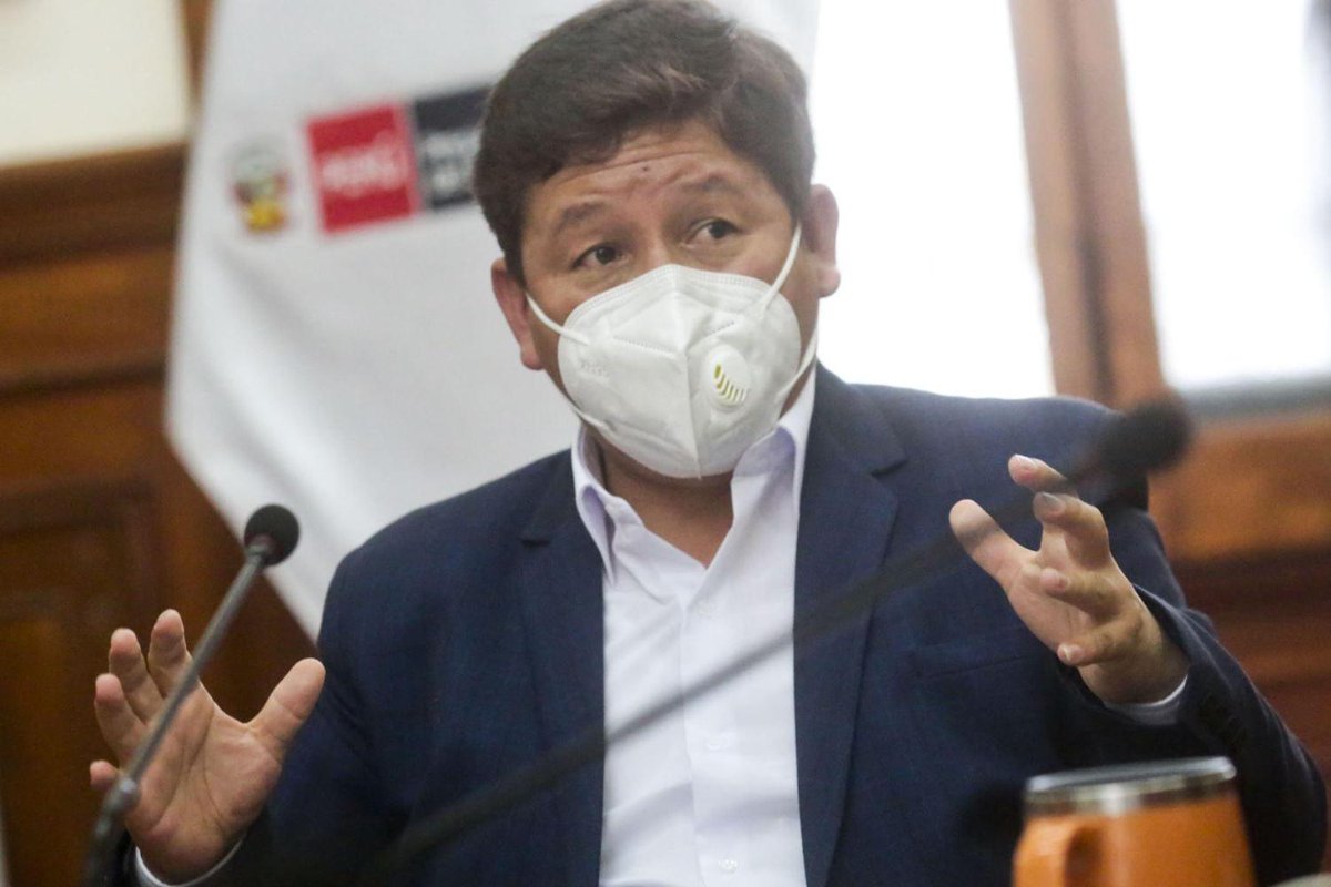 RPPNoticias's tweet photo. 🔴 Guido Bellido: "Me genera sospecha que alguien a su trabajo va con sus 20 mil dólares"
 https://t.co/z0L5fz4v1B https://t.co/MGyvUzCRsd
