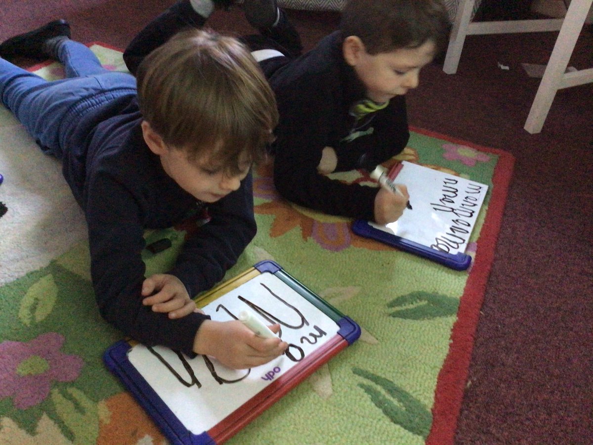Heriotpssbc's tweet photo. Using our knowledge and understanding of phonics, to read and write words as well as the correct formation of each letter!
@litforalllb @SBCLiteracy @lal_edscot @hookedonphonics
#phonics #blending #roboting #segmenting https://t.co/MAcs6DwbjH