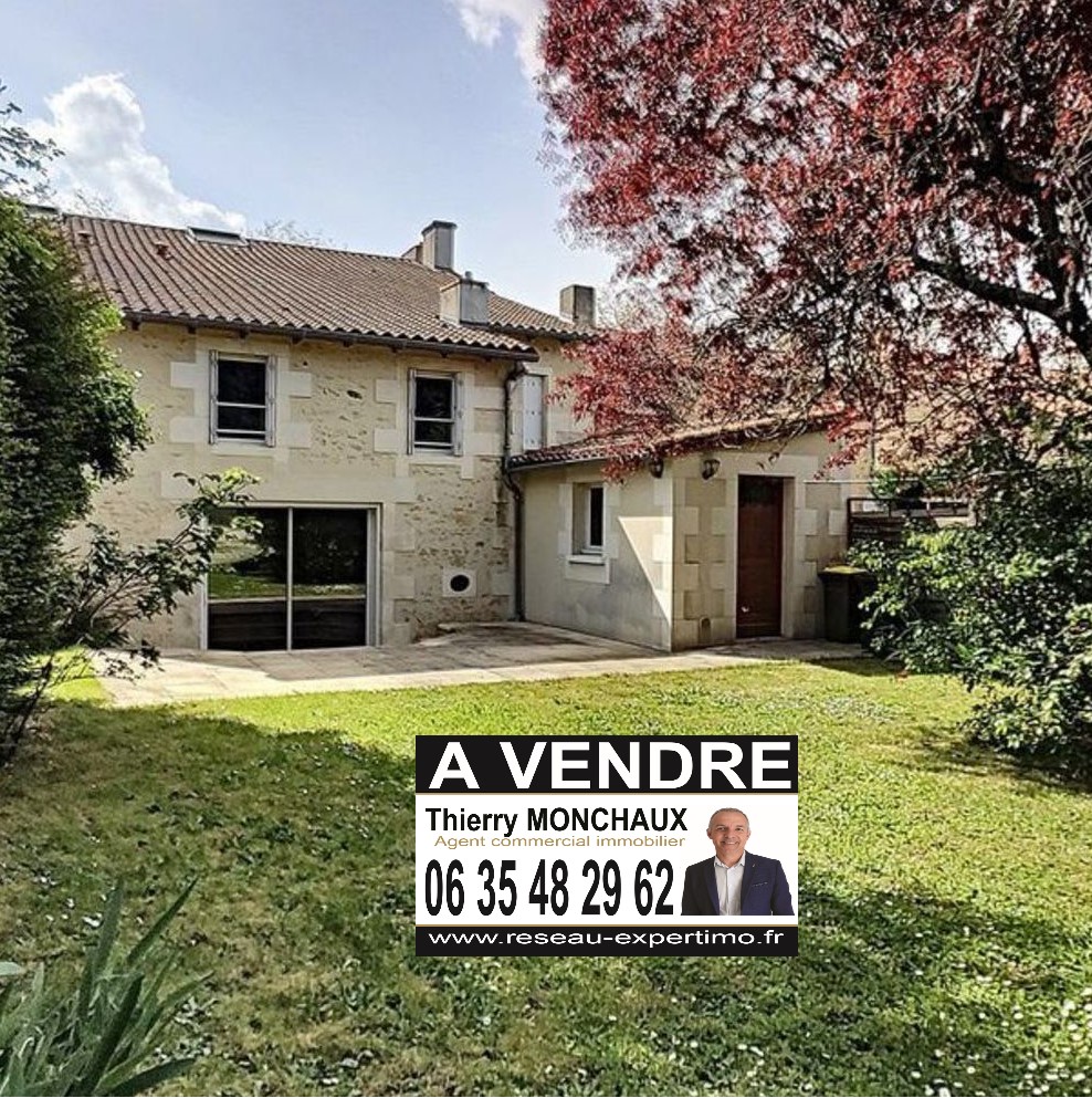 Nouveauté ! Laissez-vous séduire - Grande maison en pierre de 292 m² au cœur du bourg de Nieuil l'espoir (86340) Contactez-moi au 06.35.48.29.62
 reseau-expertimo.fr/92890-grande-m…