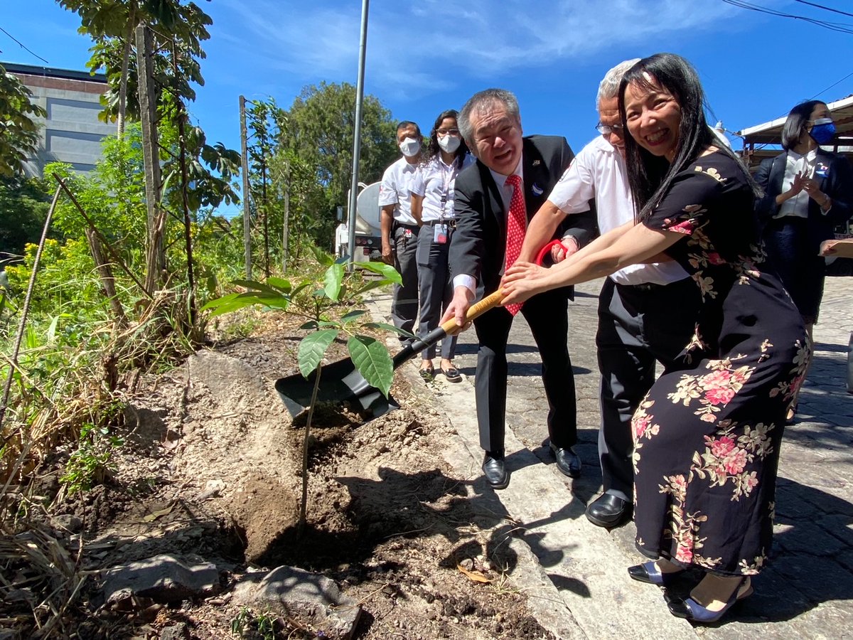 El 24 de Noviembre de 2021 la Embajada del Japón en El Salvador junto a la <a href="/CruzRojaSal/">CruzRojaSal</a>  , inauguraron el proyecto de Suministro de Unidad Móvil de Donación de Sangre. A través de este proyecto, Japón contribuye a beneficiar alrededor de 12,000 personas por año.