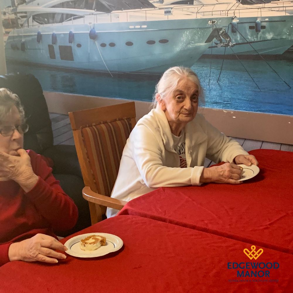 EdgewoodHealthc's tweet photo. Had a great treat this afternoon. Warm Coffee and pumpkin roll to get in the holiday spirit! 🥳🥳 Our residents loved their treat!

#edgewoodmanorrehab #edgewoodmanor #ohiohealthcare #seniorliving #nursinghome #ohionursinghome #rehabfacility #assistedliving #ohioassistedliving https://t.co/X2zPxCJ26j