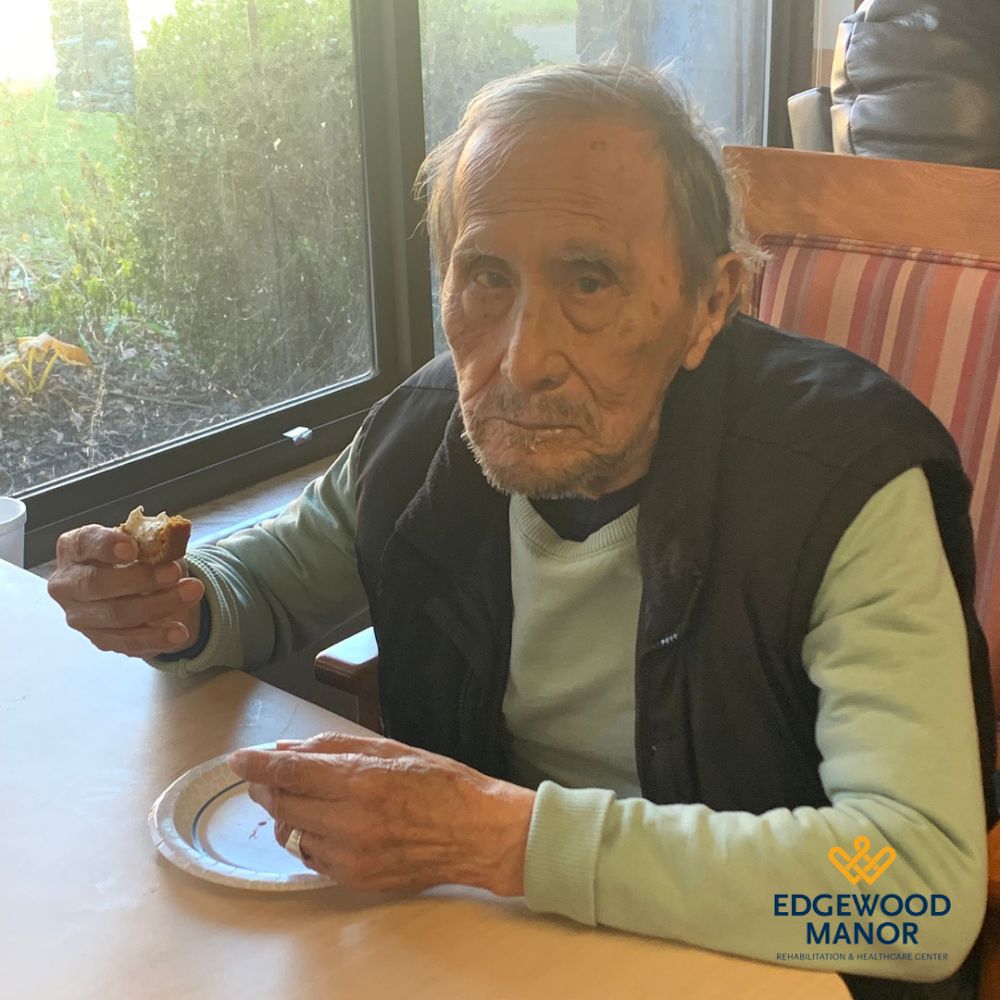 EdgewoodHealthc's tweet photo. Had a great treat this afternoon. Warm Coffee and pumpkin roll to get in the holiday spirit! 🥳🥳 Our residents loved their treat!

#edgewoodmanorrehab #edgewoodmanor #ohiohealthcare #seniorliving #nursinghome #ohionursinghome #rehabfacility #assistedliving #ohioassistedliving https://t.co/X2zPxCJ26j