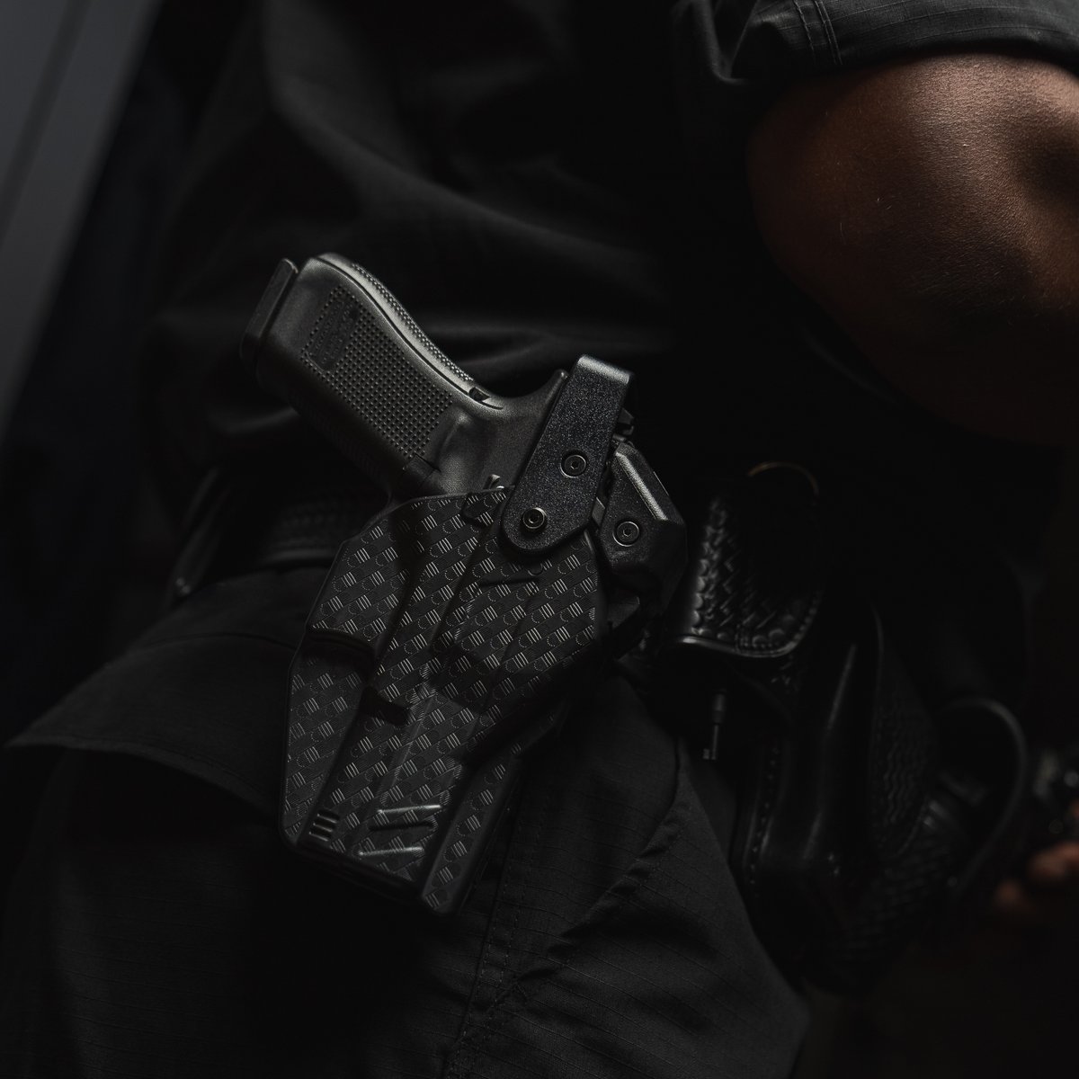 RapidForceAGH's tweet photo. Our Duty Holster is so incredible, we guarantee it with a 30 day field test drive. It also even comes with a 3-year, full manufacturer warranty.
#RapidForce #LawEnforcement #Police #PatrolOfficer https://t.co/sr5pc2VJhm