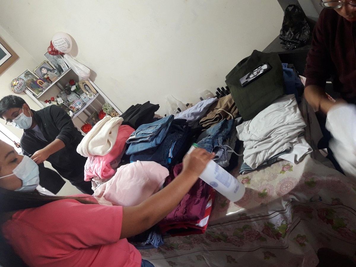 LuciaNolascoC's tweet photo. Desde el 1ro al 30 de octubre se hizo las coordinacion con las personas que nos apoyaron donando ropa en buen estado👚🧣👟 y así el día 31 de Octubre realizamos la clasificación y embolsado de la ropa donada la cual se entregó días posteriores. https://t.co/rPyztO3Yuw
