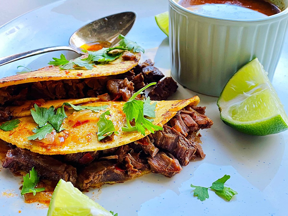 gsdreams's tweet image. Mission accomplished (request from my son)… celebrating Thanksgiving Eve with happy kiddos on the go and these ‘worth the wait’ Birria Tacos 🌮 #cookedallday #lowandslow @CertAngusBeef @Beef #beefshank #tacos