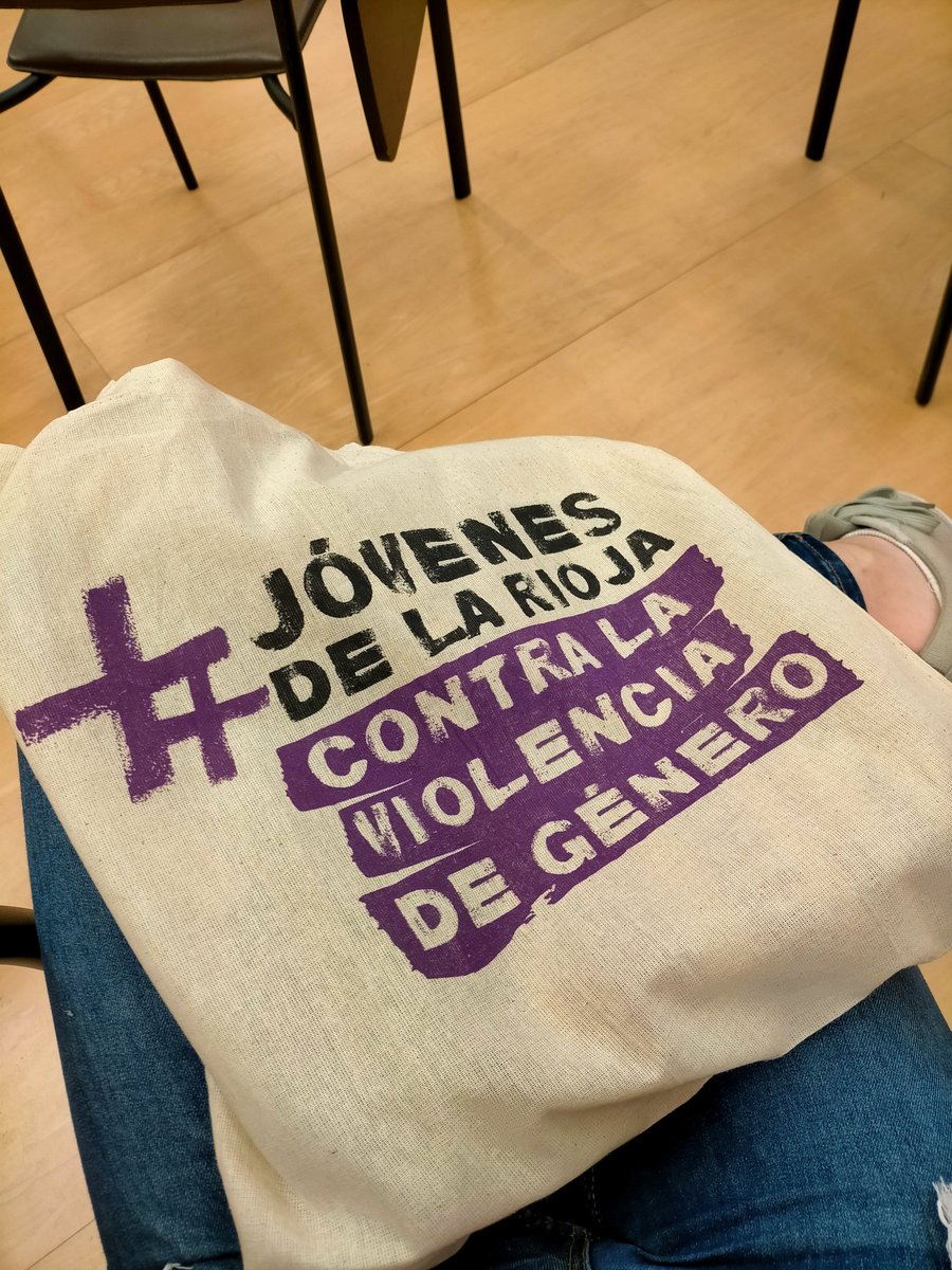 ‼️Poner a las personas en el centro lo cambia todo‼️

😁 Hoy hemos tenido la suerte de escuchar ideas y aportaciones de 50 jóvenes de #LaRioja en torno a la Violencia de Género. 

✅ <a href="/ConchaAndreu/">Concha Andreu ❤️🤍💚💛</a>, Presidenta de <a href="/lariojaorg/">Gobierno de La Rioja</a> junto a varios DGs hemos participado en este encuentro.