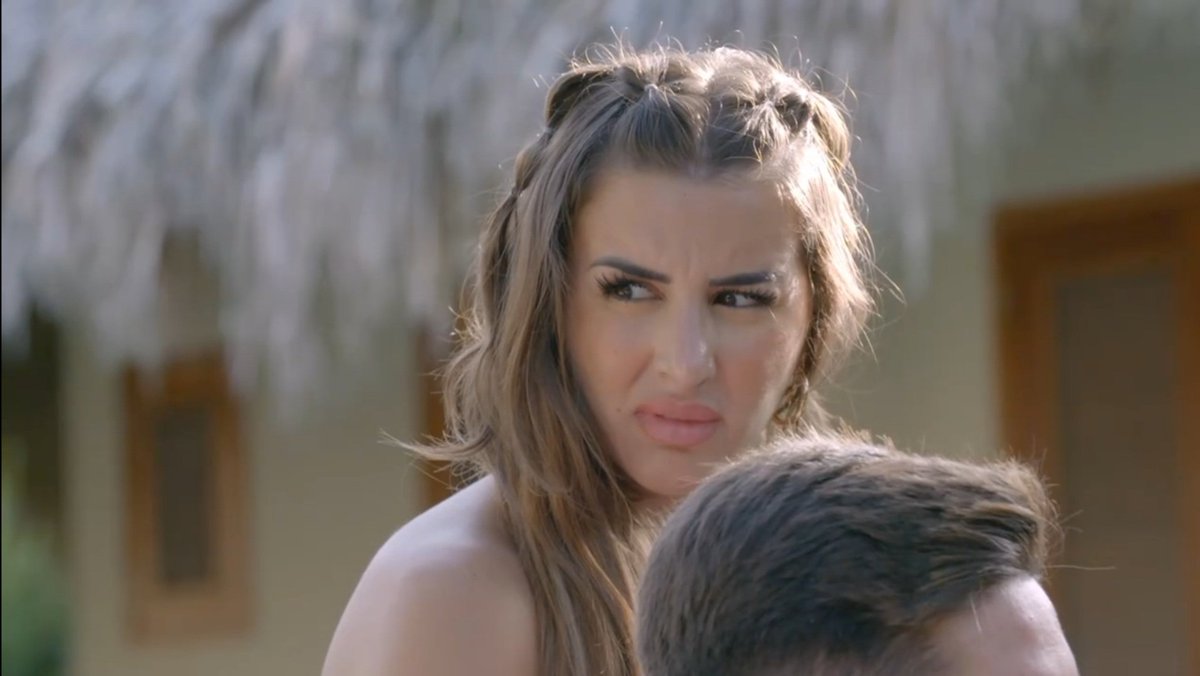 islatentamemes's tweet photo. Alejandro: "Creo que Zoe no es buena influencia para Tania porque es bisexual" 
#LaIslaDeLasTentaciones3 https://t.co/oDlAVRz92t