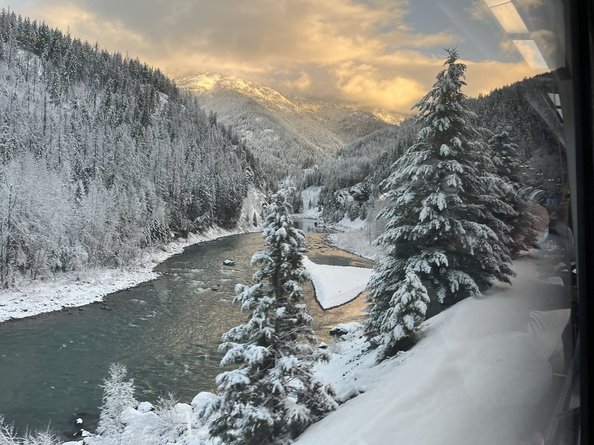 gordonj's tweet photo. Fantastic view from the #EmpireBuilder @Amtrak 8 train this morning. Passing through Glacier National Park en route to Chicago. https://t.co/qfdlB4D6Iq