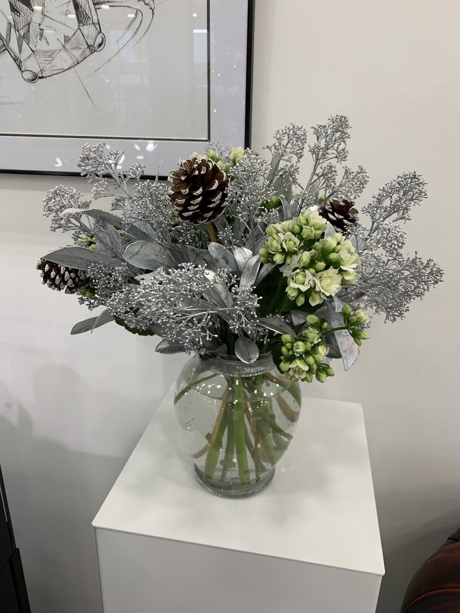 DeanHolborn's tweet photo. Beautiful Christmas flower displays for  Robert's Fine Jewellery @BelfryShopping Redhill from Holborns Flowers @priorynursery https://t.co/fDyV7TDBE7