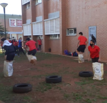 epet34's tweet photo. Jornada de Integración Final de Educación Física.

Compartimos la mañana con juegos, competencias y mucha diversión! 

#abp #aprendizajesdivertidos #deporteenlaescuela #educacionfisica #EducacionTecnicaDeCalidad #educaciontecnicapublica https://t.co/KDKyYMakEz