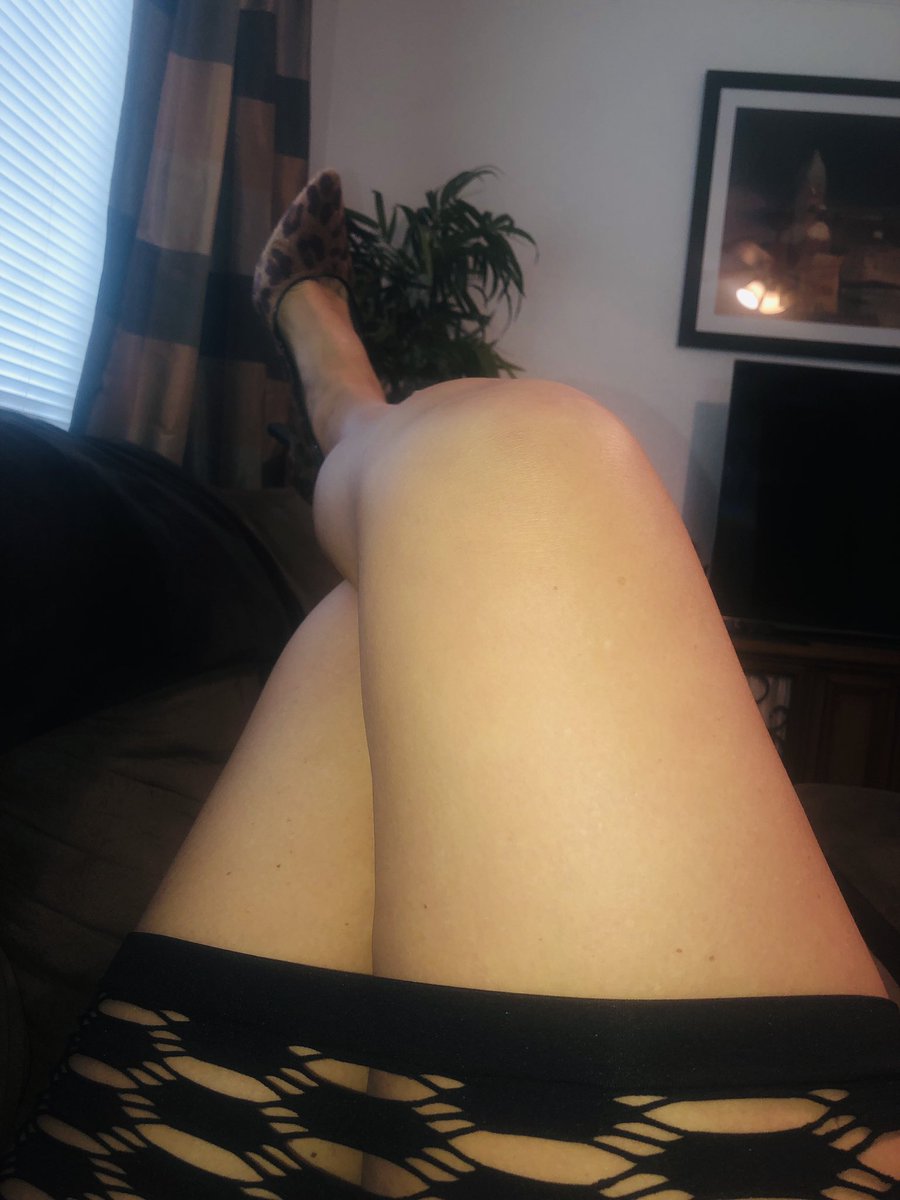 FLbeachbabe69's tweet photo. RT if you want to see what’s in between these thighs 💦 #onlyfans #thickthighssaveslives #newdress #leopardheels #talkdirtytome https://t.co/2MwL86OHQp