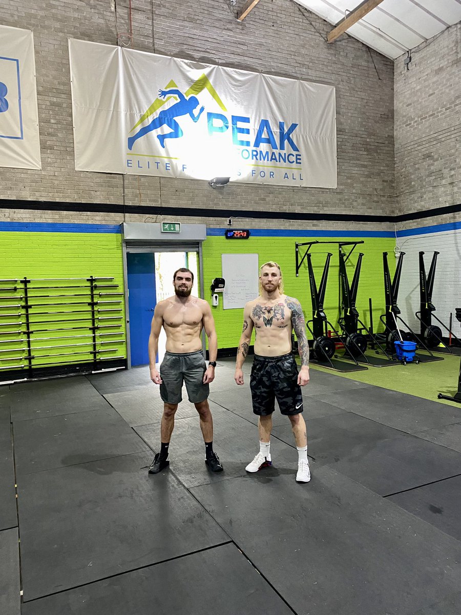 JDCmma_'s tweet photo. Another day in the fire pit with my brother @adam_cullen1 We are both about to take the heads off our opponents in December ! Dec 19th on @fccmma for me and Dec 10th on @cagewarriors for him. It’s impossible not to get better when him and I are after one another everyday 😤🔥 https://t.co/yVSy3IfnrY