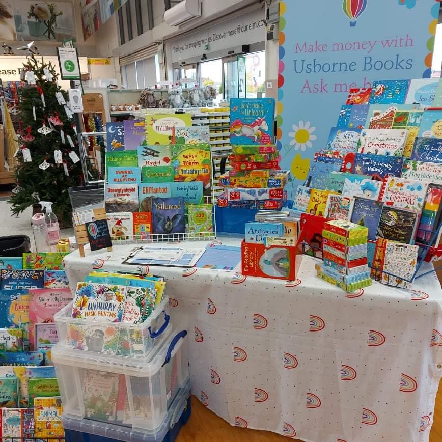 Pete_TSq's tweet photo. Would you like to help some lovely people AND maybe pickup some Christmas gifts in the process? Our friends at @RefugeeKindness are running a pop up Christmas shop at The Wrexham Enterprise Hub tomorrow (25th) between 7-9pm, come say hi! https://t.co/jjgr3110fv