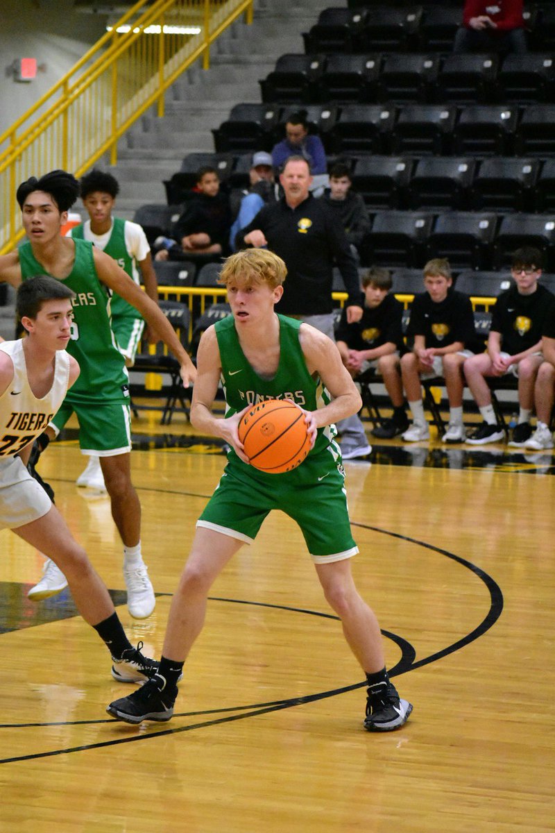 AmandaMHarp's tweet photo. Last nights game was all the hype. 🐾
Van Buren - 76  (3-1)
Prairie Grove - 46 
#pointers #vbpointers @pointerbball @VBSDActivities https://t.co/bC3IsIgrld