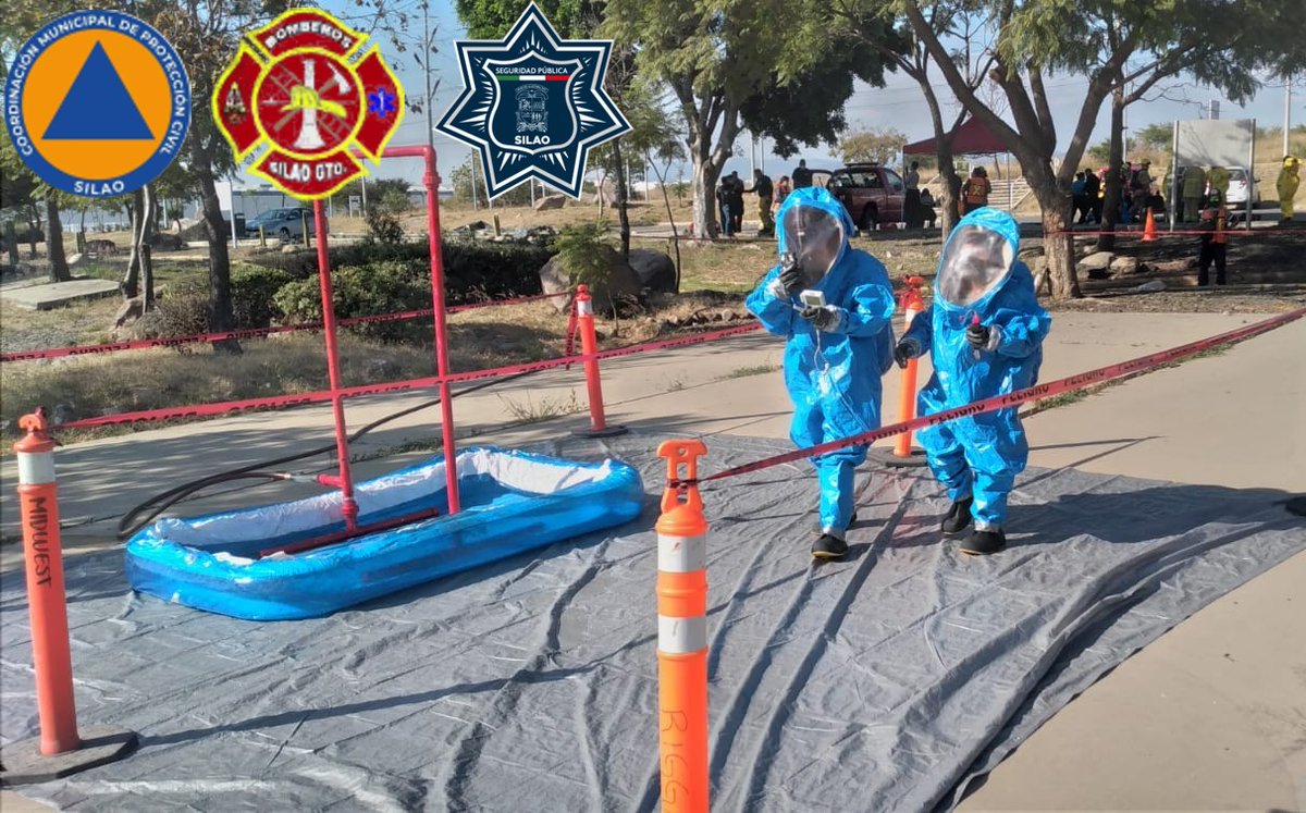SilaoSP's tweet photo. 🤝 La Coordinación Municipal de Protección Civil y el H. Cuerpo de Bomberos de @SilaoMunicipio, el pasado 21 de noviembre concluyen el taller teórico practico de ⚠“Emergencias con Gas Cloro”⚠. 🏭 🏗

#SilaoEvoluciona
#SilaoEvolucionaPorTi https://t.co/VMx1cmGQVO