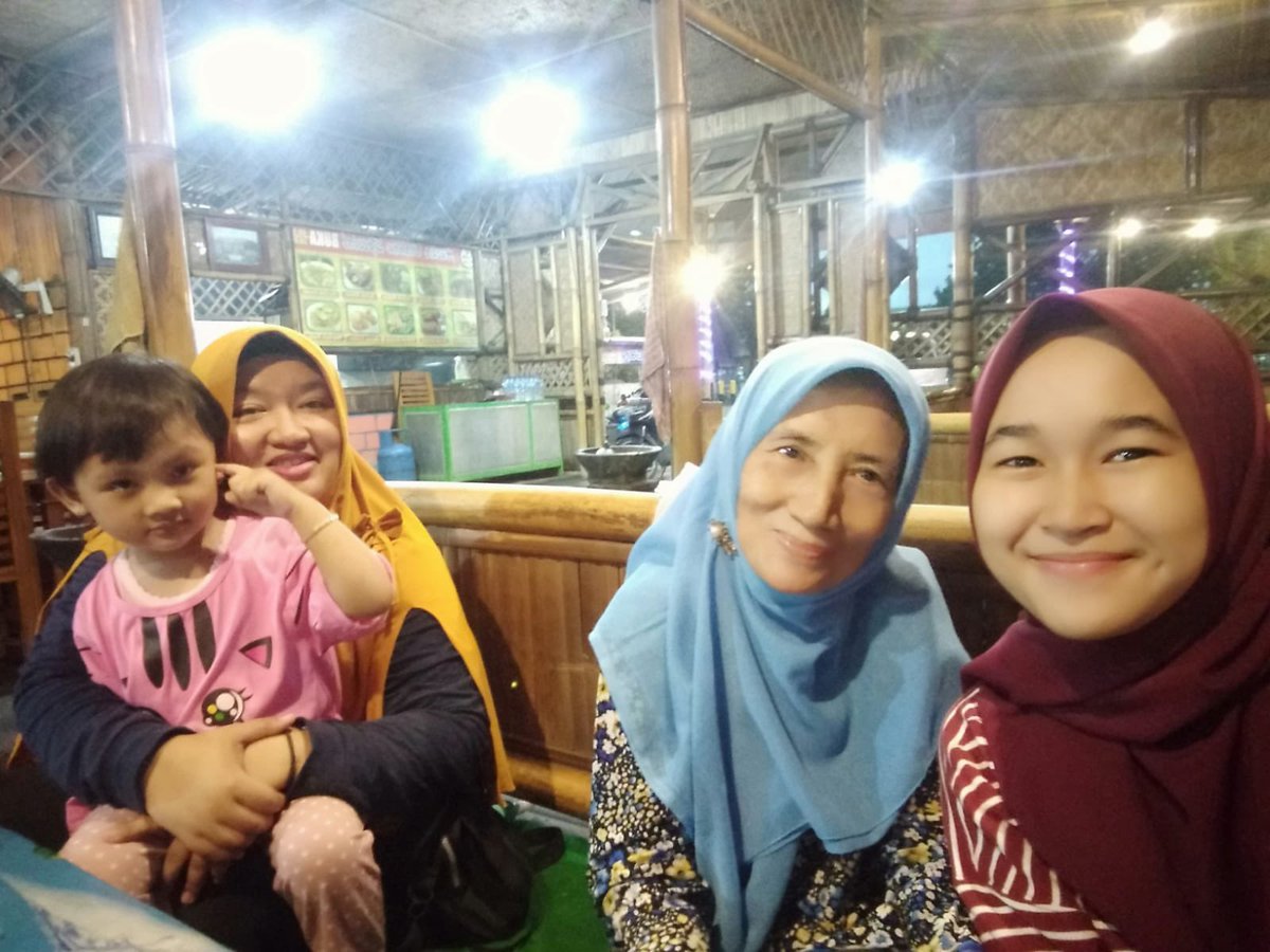 AFni_coy's tweet photo. #231121 #makan #deketgumul 🐟🌧 https://t.co/6NfQuJaGTJ
