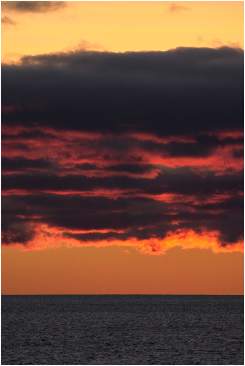 JonasPreine's tweet photo. Some impressions of our recent cruise #M177 onboard #FSMeteor. The Baltic Sea can be a grey monster that wants to devour you, but sometimes she's a true beauty that shows off with dancing waves and colourful sunrises. @CENunihh https://t.co/3EF3fK1Ybg
