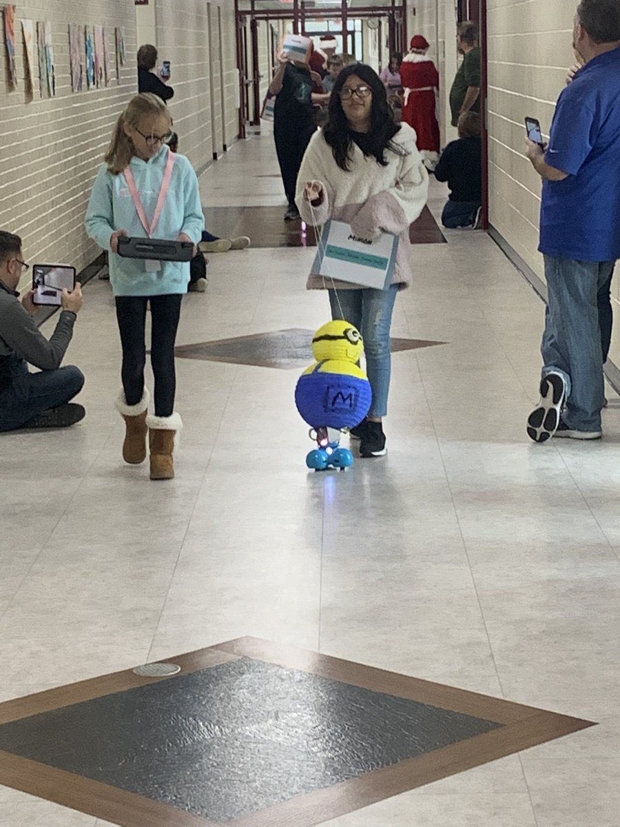 SweereEmma's tweet photo. our very own Reedsville Thanksgiving Day parade! Even Mr. and Mrs. Claus came to visit #Reedsvillesd https://t.co/LyoY4cjG6O
