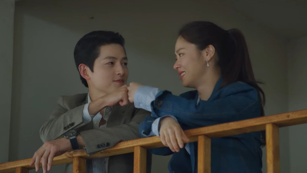 the way vincenzo and chayoung look at eo