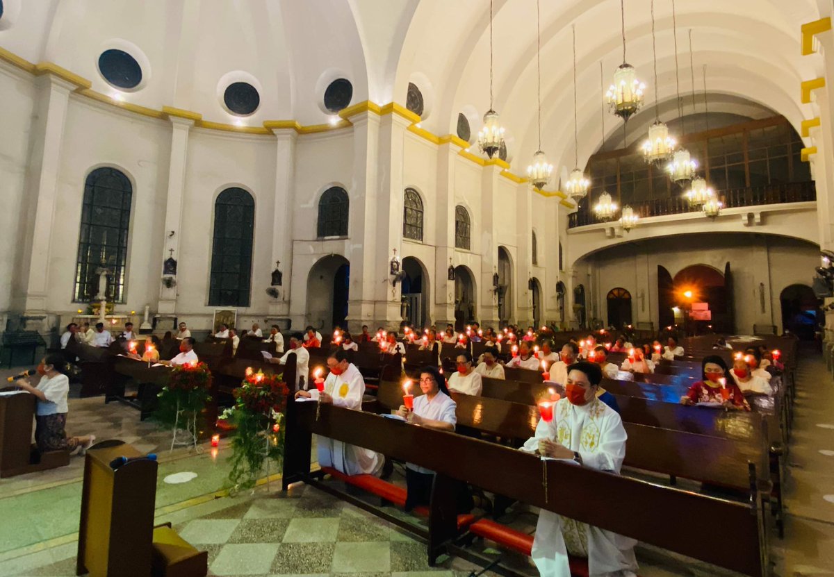 adamson_u's tweet photo. In anticipation of the Feast of Our Lady of the Miraculous Medal, the Saint Vincent de Paul Parish hosted the Healing Rosary for the World. 

O,Mary, conceived without sin, pray for us who have recourse to thee. https://t.co/Pr7Qgfvz6J
