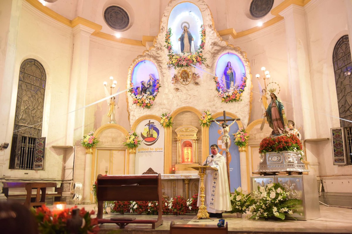 adamson_u's tweet photo. In anticipation of the Feast of Our Lady of the Miraculous Medal, the Saint Vincent de Paul Parish hosted the Healing Rosary for the World. 

O,Mary, conceived without sin, pray for us who have recourse to thee. https://t.co/Pr7Qgfvz6J
