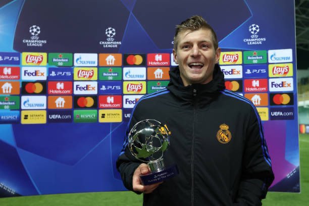 Madridismoreal's tweet photo. Toni Kroos elegido mejor jugador del partido @ToniKroos 🤍 https://t.co/W7nmn9iw9h