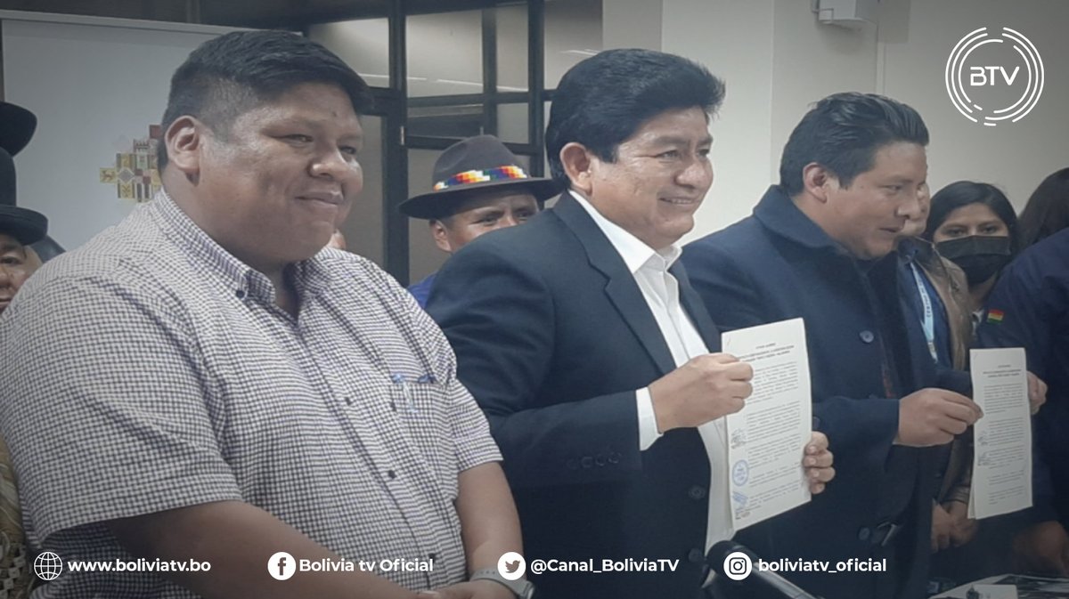 Canal_BoliviaTV's tweet photo. #Noticia
El Ministerio de Obras Públicas, @EMontanoRojas y la Gobernación de #LaPaz firmaron un acuerdo para que, el ente departamental, garantice el 15 % del presupuesto total en la construcción de la carretera #Escoma - #Charazani en su tramo I: #Escoma - #Pacobamba
#BTVInforma https://t.co/jTNdbz12Li