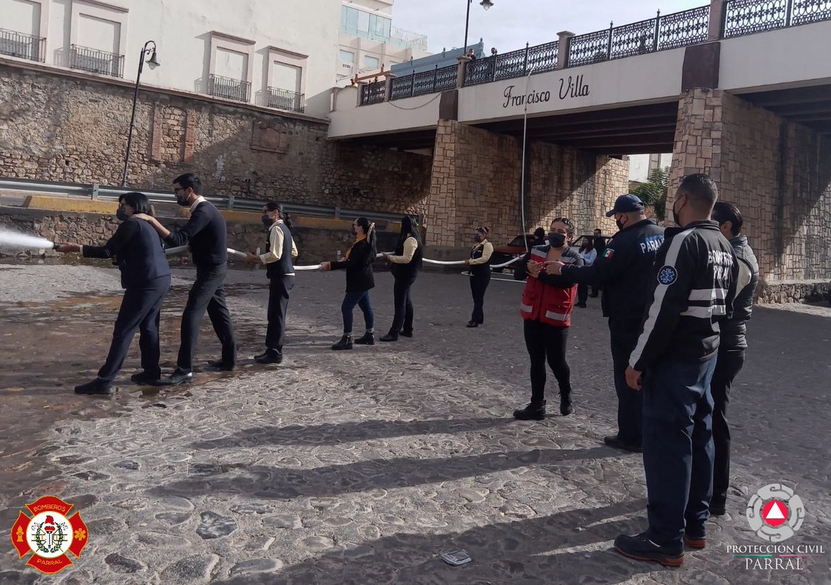 PCParral's tweet image. Brindamos apoyo en la práctica de mantenimiento preventivo y uso del sistema contra incendios del personal de la empresa Coppel.

Nuestro compromiso es brindarle capacitación a empresas, organizaciones e instituciones educativas para mejorar sus protocolos de seguridad.