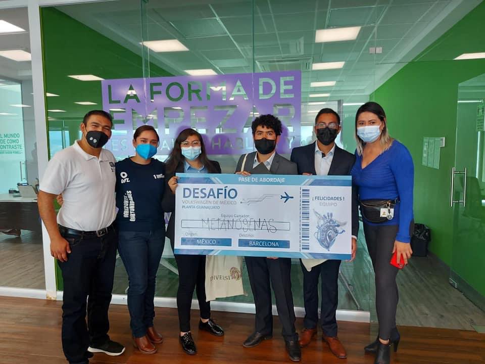 UTLmex's tweet photo. #OrgulloUTL
Les compartimos con alegría que las y los estudiantes de la Ing. Ambiental, Brenda Morales Servín, Jonathan García González, Angel Nicasio Rivera, como parte del equipo STEM de Quimica, resultaron ganadores del primer lugar del Reto VW ¡Muchas felicidades. https://t.co/EdeqDKbd8D