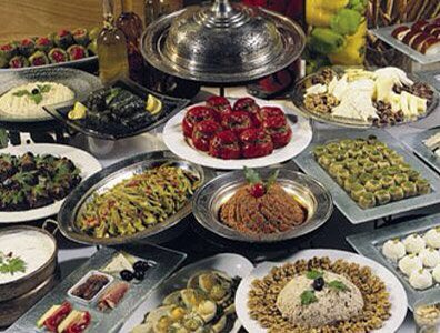 Oy verenin sofrası / Oy isteyenin sofrası