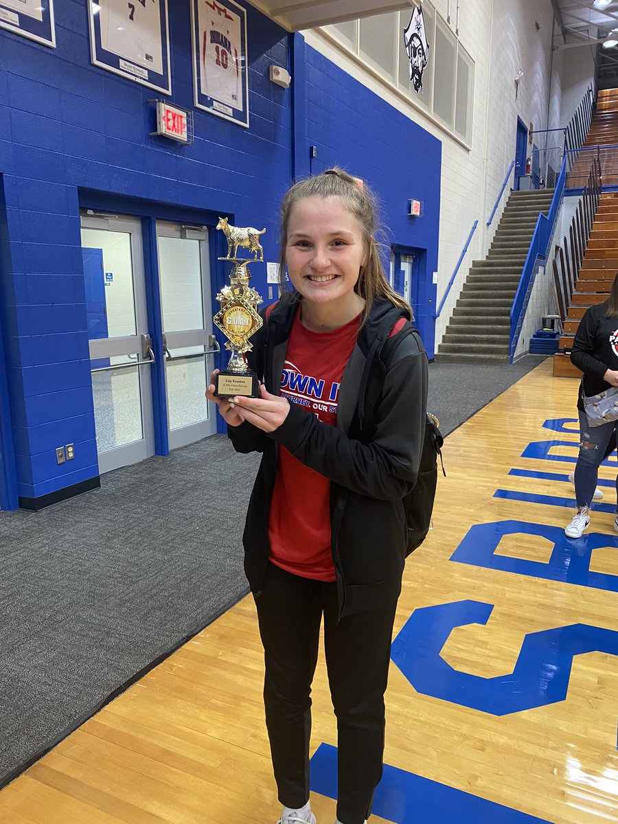 Congratulations to Lily Ernstes on winning the 2021 JCHS Fall Fittest Female Award! 🏆 🐐 💪 🏃🏻‍♀️