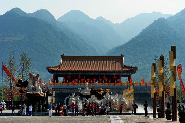 discovshaanxi's tweet photo. Louguantai is located in Zhouzhi County, Shaanxi Province of China. Louguantai Temple was built 2,600 years ago during the Western Zhou Dynasty (1046BC - 771BC). It served as the place where Laozi composed the classic Taoist book, Dao De Jong (道德经). https://t.co/xeqFXpbYlm