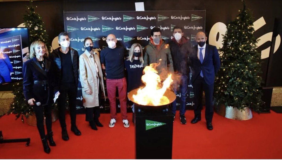 Agradecer al <a href="/elcorteingles/">El Corte Inglés</a>  por el Homenaje a los Deportistas Paralímpicos  <a href="/UrsulaPueyo/">Ursula Pueyo MArimon</a> <a href="/xavi_torres/">Xavi Torres PLY</a> <a href="/JOANMUNAR3/">Joan Munar Martínez</a> <a href="/AlexPalomero/">Alejandro Sánchez</a> en el encendido de luces navideñas de El Corte Inglés de Avenidas. Gracias por contar con la <a href="/FESAIB/">FESAIB</a>