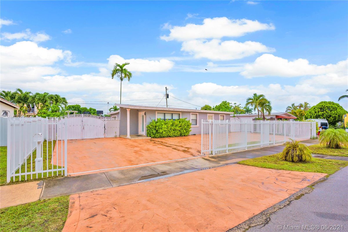damarisnodarse's tweet photo. Charming 3 BD/ 2 BA in Miami has a lot to offer. Call/text/DM me for info.  https://t.co/WfJicYOyvE https://t.co/Jxd3Vh8LVH