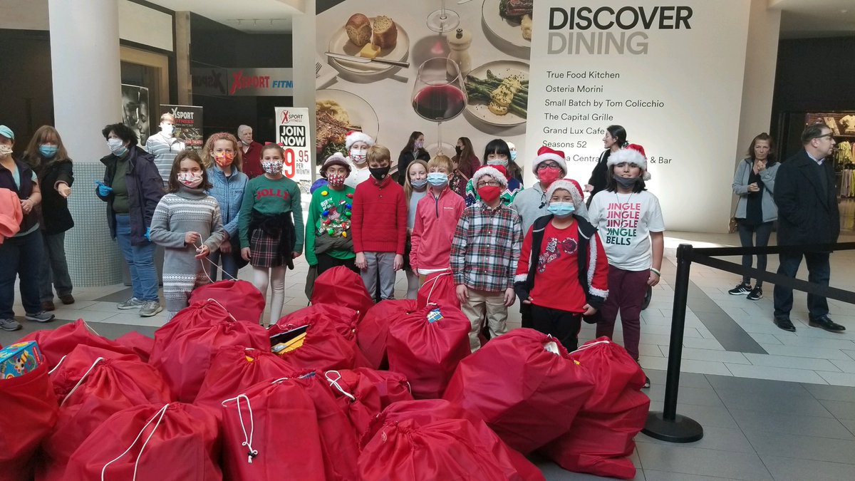 StewartSchoolGC's tweet photo. Thank you to the Stewart and Stratford families for their very generous donations for the Marine Toys for Tots Drive❤️⁦@StratfordAveGC⁩ ⁦@Keri_Hand⁩ ⁦ https://t.co/AyYxZRsNWd