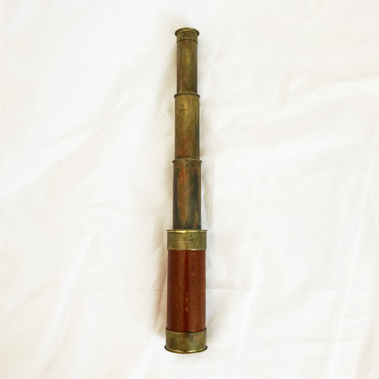B_S_Museum's tweet photo. A fascinating spyglass in our collection belonged to G.W.P., whose initials are written in ink on its lid, together with the date 17th May 1879.

Who was GWP? What might she/he have seen through here in 1879?

#collection #19thcentury  #britishschoolsmuseum #hitchin https://t.co/AIn4C7mo1Z