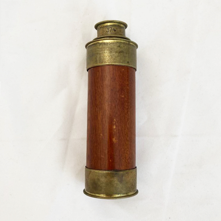 B_S_Museum's tweet photo. A fascinating spyglass in our collection belonged to G.W.P., whose initials are written in ink on its lid, together with the date 17th May 1879.

Who was GWP? What might she/he have seen through here in 1879?

#collection #19thcentury  #britishschoolsmuseum #hitchin https://t.co/AIn4C7mo1Z